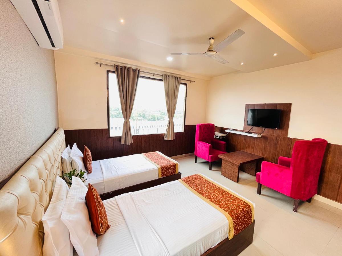 Hotel The Leaf - Gomti Nagar Lucknow Zewnętrze zdjęcie
